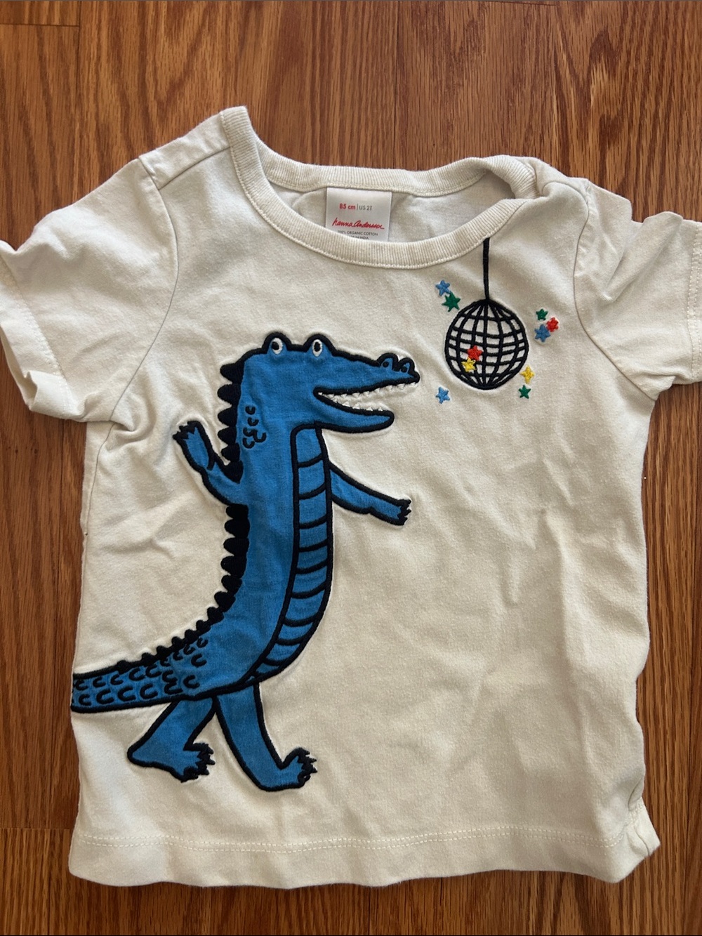 Hanna Andersson Cream Tee with Blue Crocodile and Multicolor Stars
